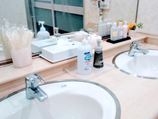 ■女性大浴场：洗涤化妆水、化妆星期三/乳液。