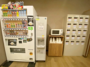 ■自动售货机角：有供能用官方网站优惠购买的自动贩卖机以及制冰机，大浴场使用的简易的存物柜。