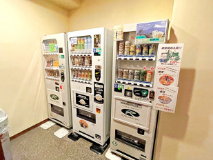 ■自动贩卖机：在1F有清凉饮料，酒精的自动贩卖机。