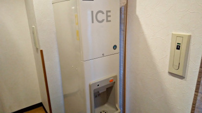 ■制冰机：正在别馆大厅旁边设置制冰机。(本馆变成在前台的准备)