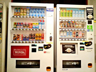 ■自动贩卖机：在1F，有清凉饮料，酒精，香烟的自动贩卖机。