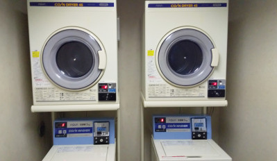 投币式洗衣机：3F、6F(各2)洗衣机200日元/烘干机30分钟100日元 ※需要洗涤剂。用40日元在前台销售。