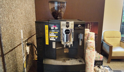 ■咖啡机：免费的欢迎咖啡在东面栋大厅可以享用。