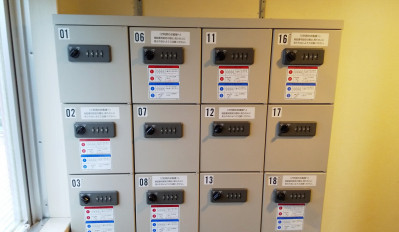 贵重物品存物柜(10楼大浴场前)：请在大浴场利用之际使用号码盘式贵重物品存物柜。