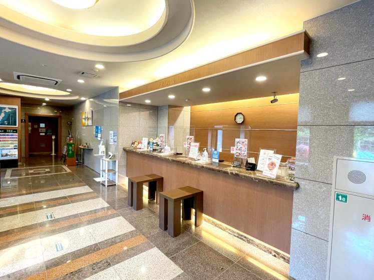 ■前台2在前台向只顾个人方便左侧在餐厅会场,右侧有大浴场。